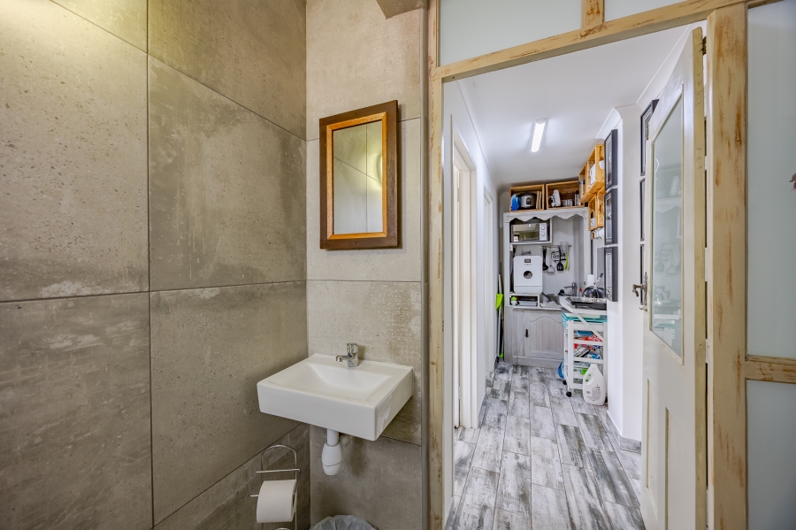 6 Bedroom Property for Sale in Flamingo Vlei Western Cape